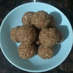 A picture of Gond Ladoo.