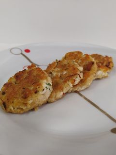 Una foto de Hamburguesitas pollo-pasta BLW