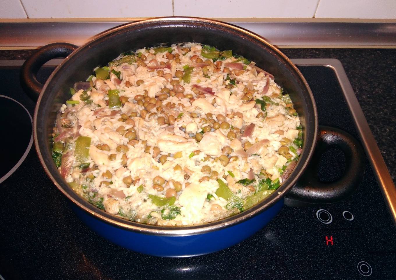 Arroz con pollo y gandules verdes