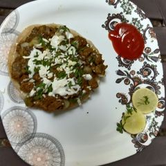 A picture of Aloo soyabeen kulcha.