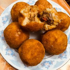 A picture of Crispy stuffed yam balls.