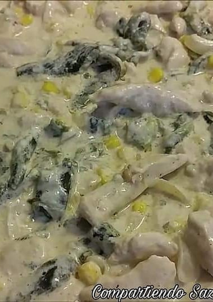 Una foto de Pollo con rajas a la crema🌹