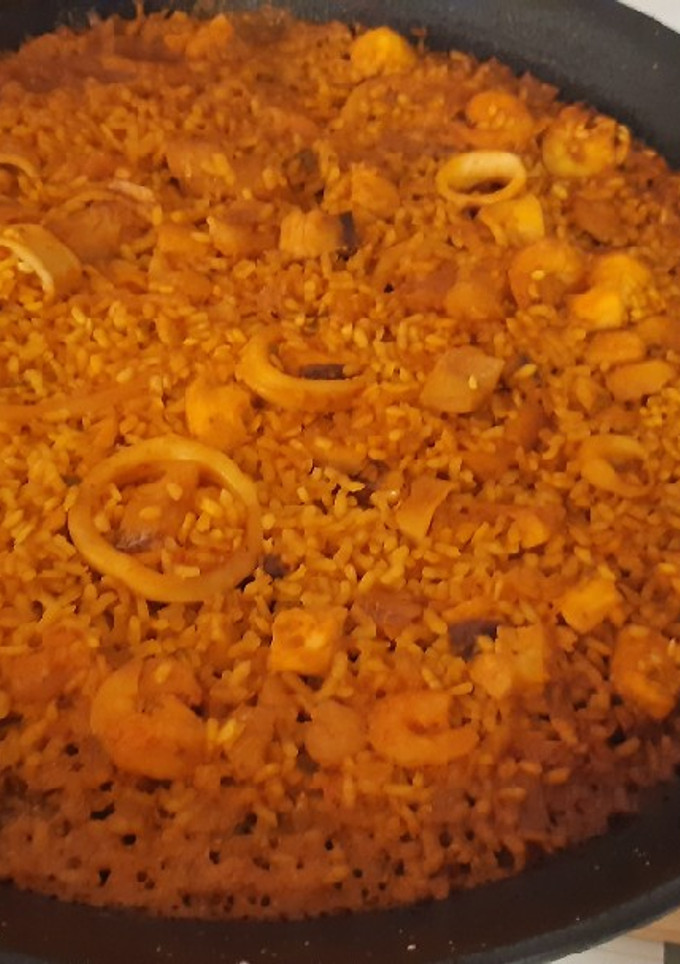 Una foto de Paella Arroz a banda