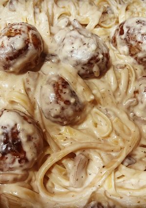 A picture of Fettuccine Alfredo with Italian Meatballs & Mushrooms.