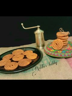 ચકરી (Chakri Recipe In Gujarati) રેસીપી મુખ્ય ફોટો