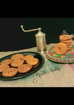 ચકરી (Chakri Recipe In Gujarati) રેસીપી મુખ્ય ફોટો