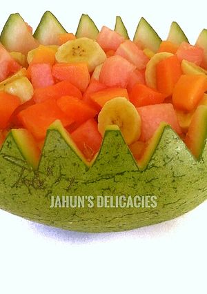 A picture of Fruits Salad Canoe.