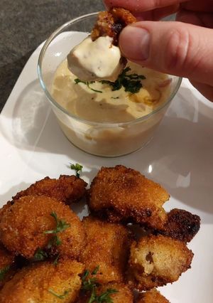 Une photo de Rognons de veau panés et sa sauce à la moutarde