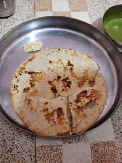 જુવાર નો રોટલો (Jowar Rotlo Recipe In Gujarati) રેસીપી મુખ્ય ફોટો