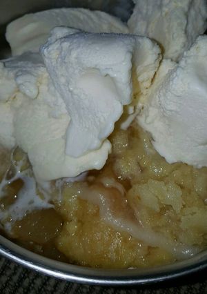 A picture of Crockpot Apple Cobbler.