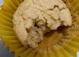 Una foto de Muffins de avena y manzana para bebés +12 meses