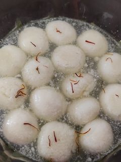 રસગુલ્લા (Rasgulla Recipe in Gujarati) રેસીપી મુખ્ય ફોટો