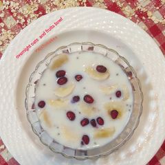 A picture of Overnight Oats and Fruits Bowl.