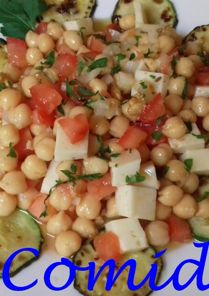 Una foto de Ensalada de garbanzos especiada
