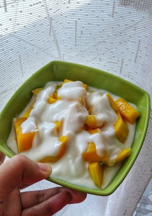 A picture of Mango Yoghurt Bowl.