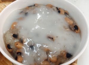 Hình của món Chè đậu trắng nước cốt dừa.