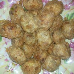 A picture of Potato and meat balls.
