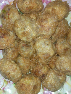 A picture of Potato and meat balls.