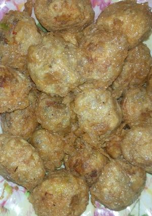 A picture of Potato and meat balls.