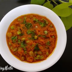 A picture of Tuvar na Totha/ Green Pigeon Peas Curry.