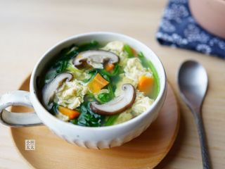 煮出成功的蛋花湯~菠菜香菇蛋花湯(影片)