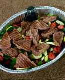 Atún al grill con ensalada multicolor 