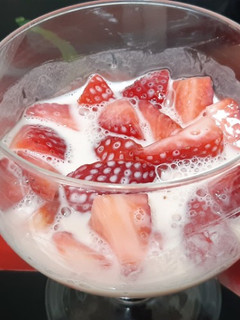 Una foto de Fresas con leche evaporada