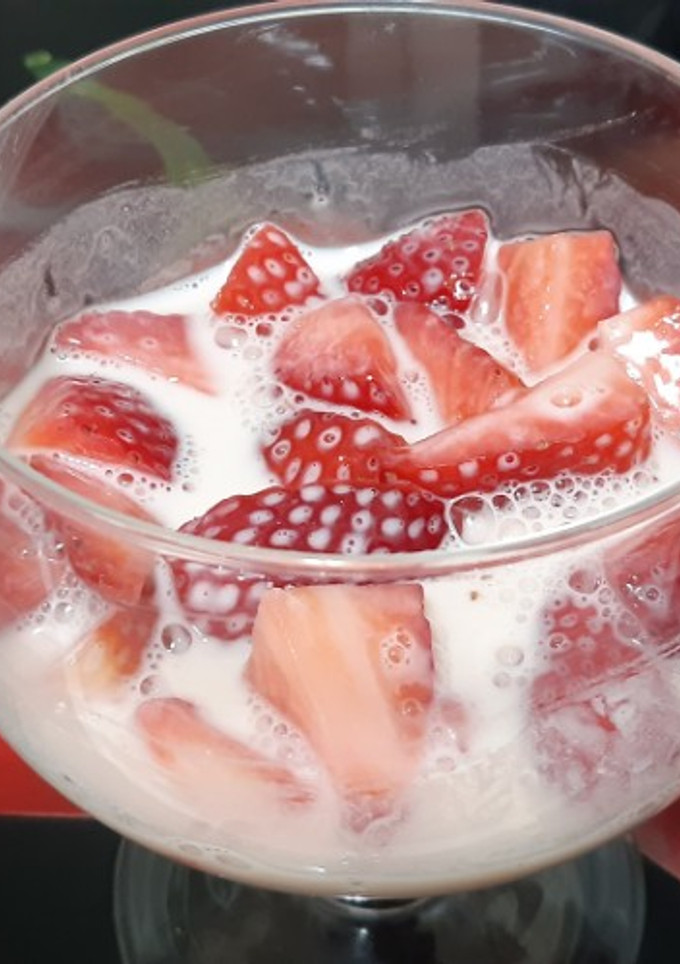 Una foto de Fresas con leche evaporada