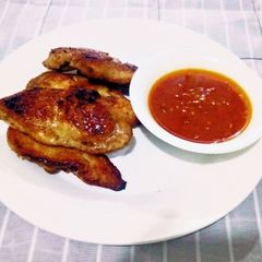 A picture of Pan grilled chicken and pepper sauce.