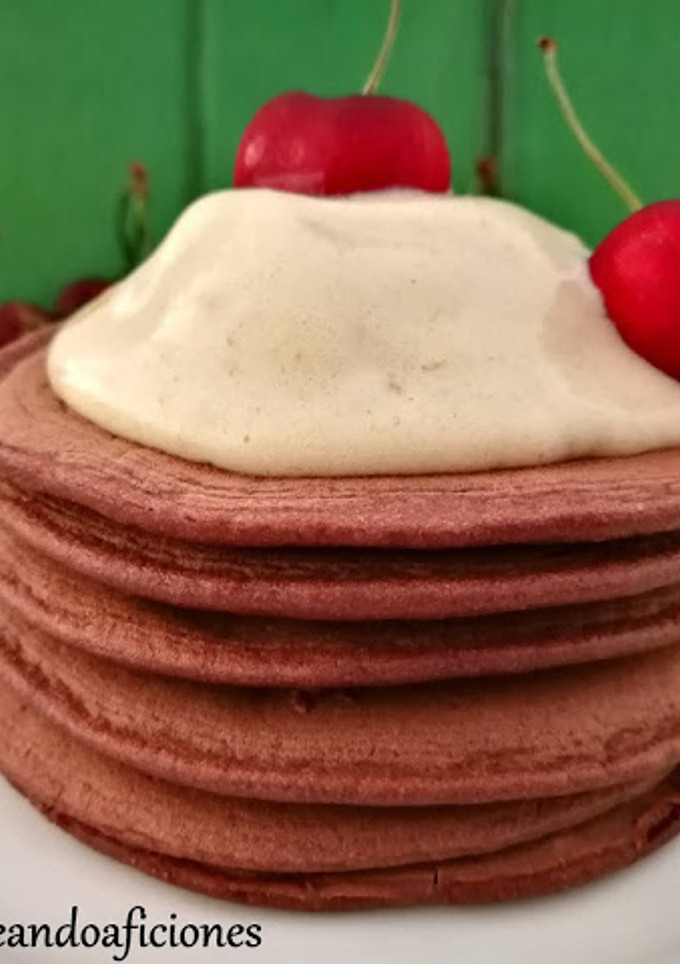 Una foto de Tortitas de chocolate con helado de plátano saludable
