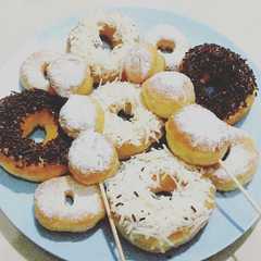 รูปของ Donut Enak Empuk Lembut Gak Pake Tunggu Lama Langsung Goreng #SeninSemangat