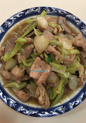 รูปของ “ผัดพริกอ่อนหมูหมักตับสด”