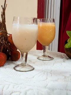 रिफ्रेशिंग लीची खरबूजे के बीजों का शरबत(refreshing lichi aur kharbooje ka sharbat recipe in hindi) रेसिपी मुख्य फोटो
