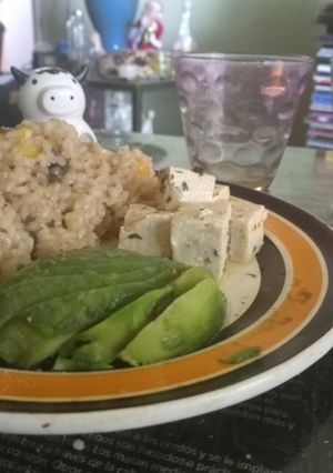 Una foto de Arroz vegano con duraznos y umeboshi (🌱)