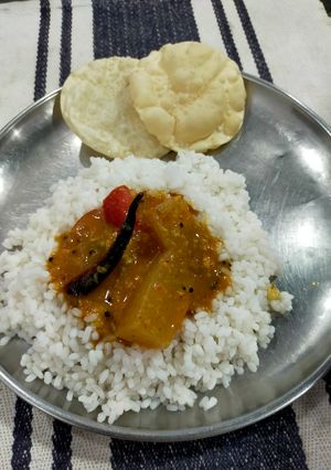 A picture of White Pumpkin Sambhar.