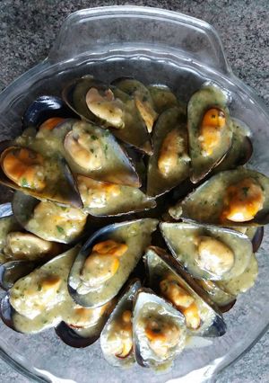 Una foto de Mejillones en salsa verde