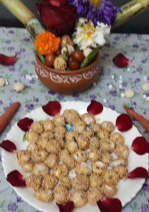 A picture of Makhana revdl sesame seeds coated (til).