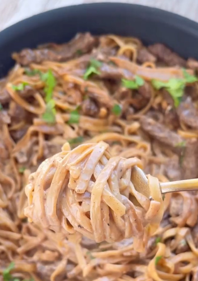Una foto de Pasta con carne salteada