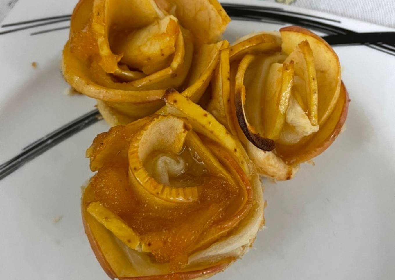 Rosas de hojaldre y manzana