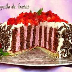 Una foto de Tarta rayada de fresas