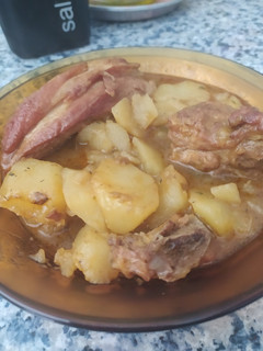 Una foto de Costillas guisadas con patatas