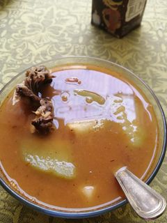 Una foto de Caldillo con pollo criollo!