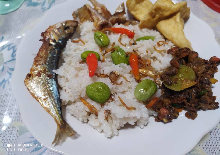 57. Nasi Liwet Magicom