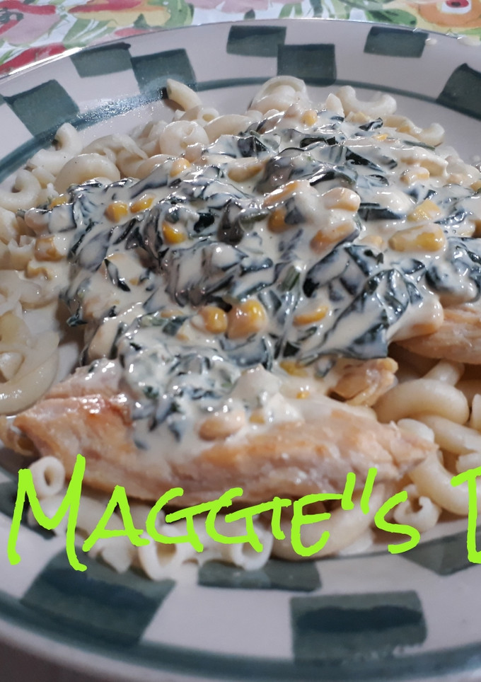 Una foto de Pollo en crema con espinacas y elote