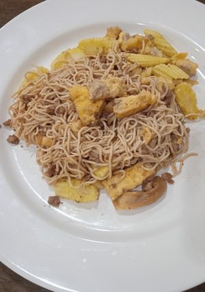 รูปของ บะหมี่ผัด,ไข่เจียว,ข้าวโพดอ่อนคีโต