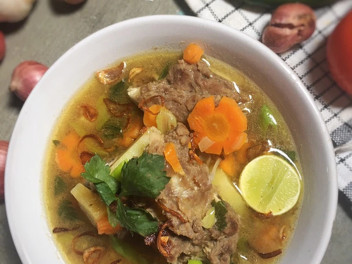 Cara Mudah Membikin Resep Sop Tulang Sapi yang Uenak Anti Ribet, Uenak Banget