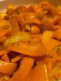 Salteado de Cebola Doce, Pimento e Pêssegos