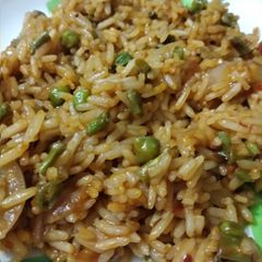 A picture of Schezwan rice.