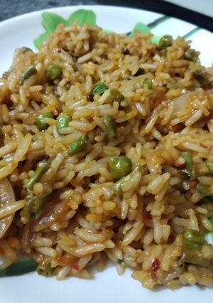 A picture of Schezwan rice.