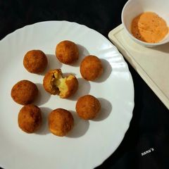 A picture of Semolina Cheese Balls.